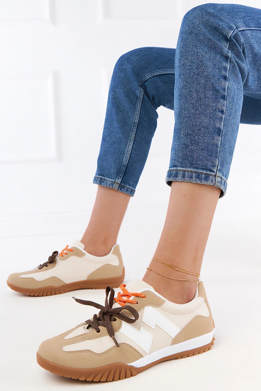 Ténis bege com cadarços coloridos,...