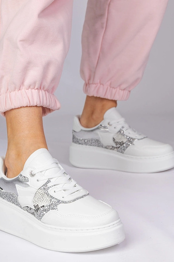 Ténis brancos com glitter e...