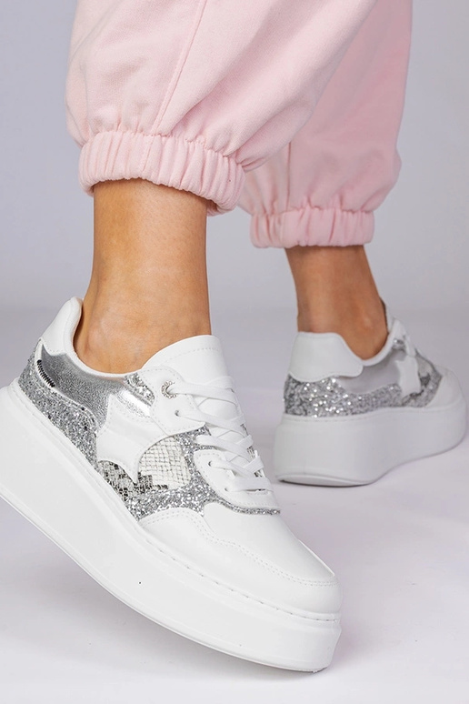 Ténis brancos com glitter e padrão de...