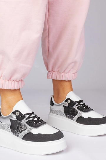 Ténis pretos com glitter e...