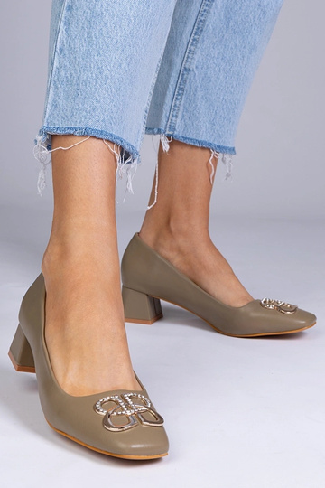 Sapatos de salto alto... 2