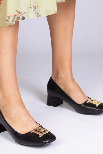 Sapatos de salto alto...