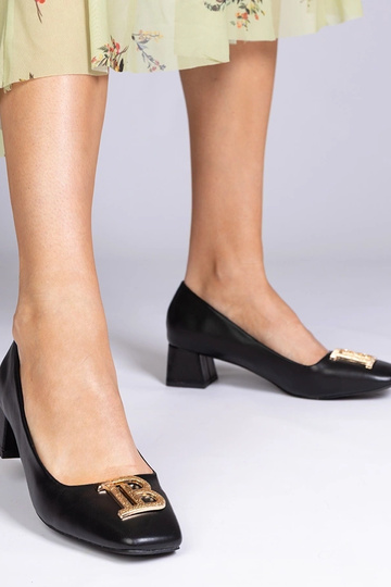 Sapatos de salto alto... 2