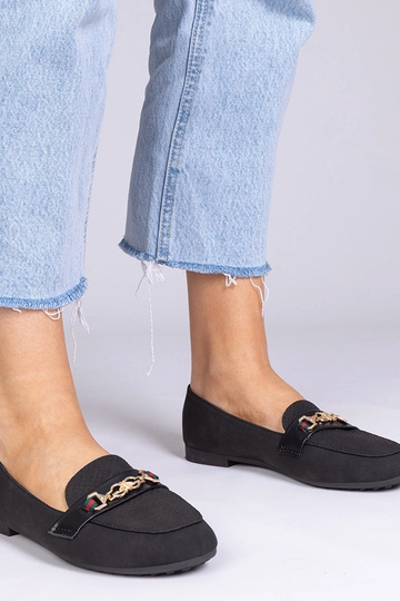 Mocassins pretos de camurça sintética com detalhe dourado, "Daliana"