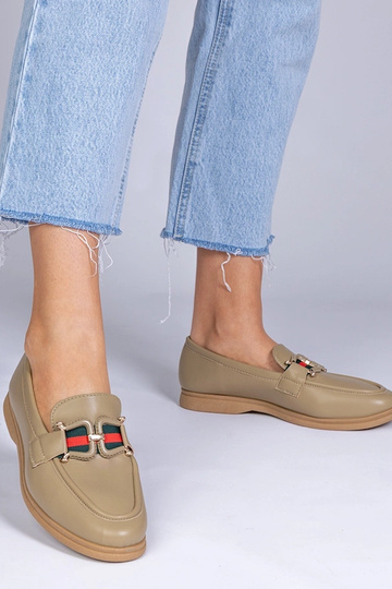 Mocassins pretos de couro...