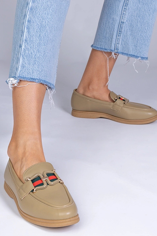 Mocassins pretos de couro sintético...