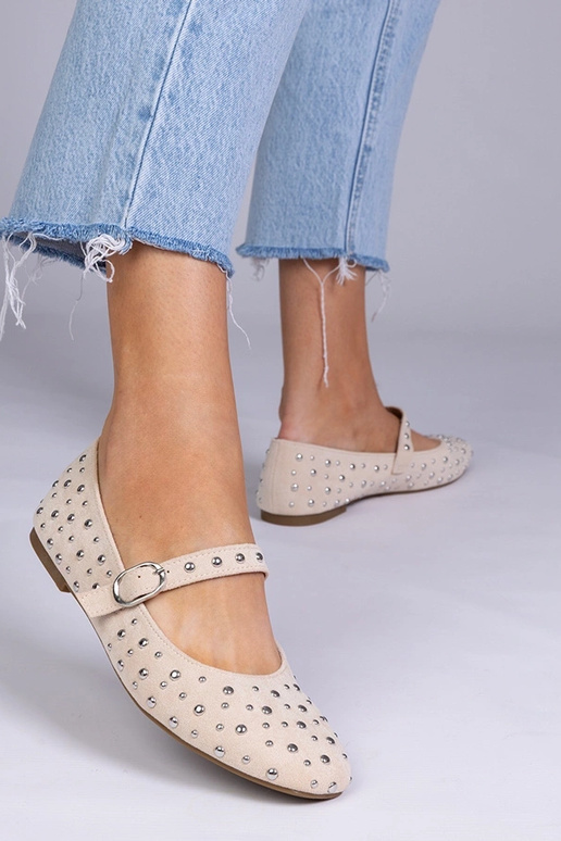 Bailarinas bege com tachas e fivela,...