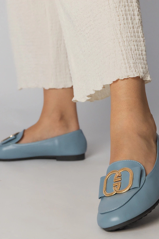 Mocassins femininos azuis com adornos...