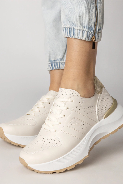 Tênis esportivos cor areia com...