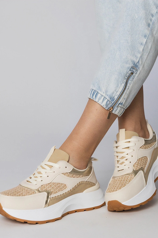 Tênis esportivos cor areia com...