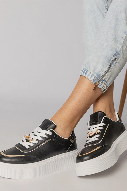 Tênis esportivos pretos com brilhos e...