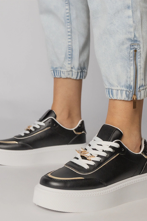 Tênis esportivos pretos com brilhos e...