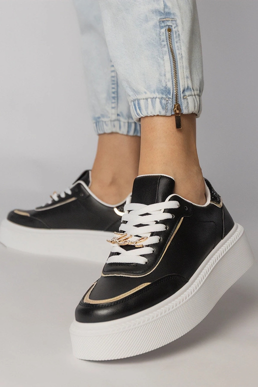 Tênis esportivos pretos com brilhos e...