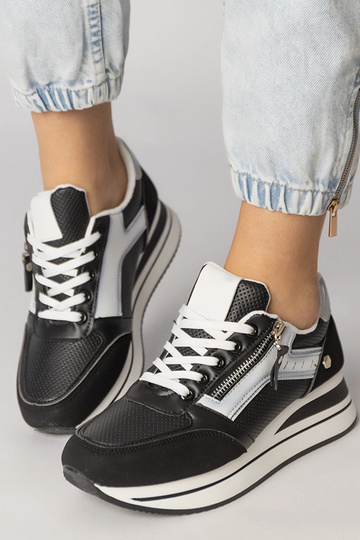 Tênis esportivos pretos com... 2