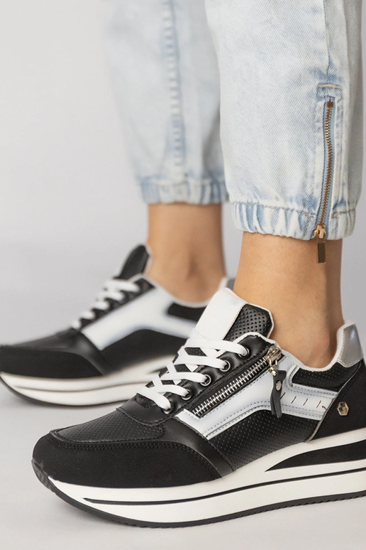 Tênis esportivos pretos com zíper,...