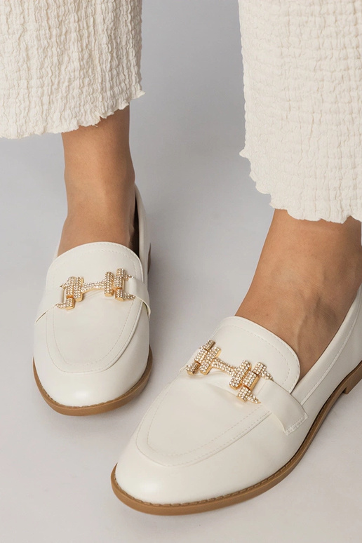 Mocassins brancos com pedras de...