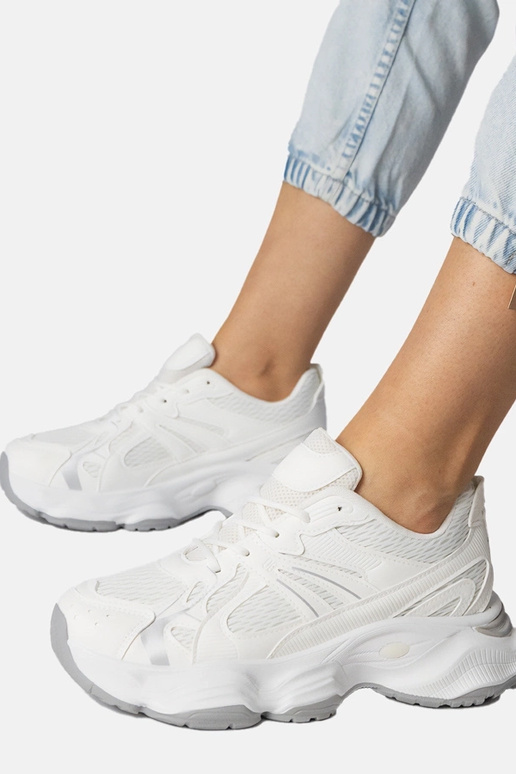 Tênis esportivos brancos com solado... Tênis esportivos brancos com solado...