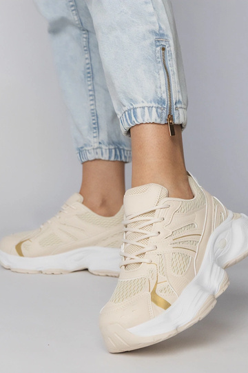 Tênis esportivos cor areia...