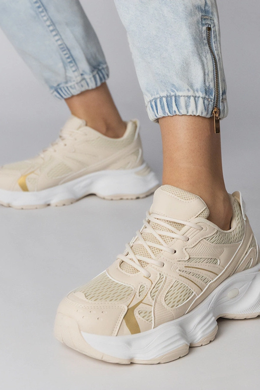 Tênis esportivos cor areia com solado...