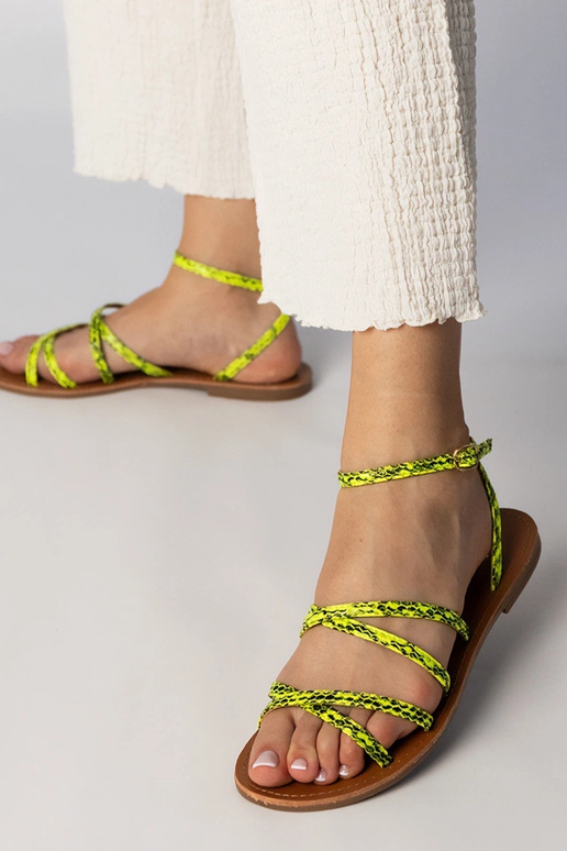 Sandálias amarelas de sola plana,...