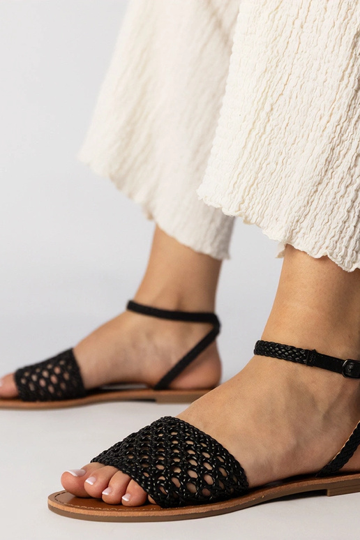 Sandálias pretas trançadas de sola...