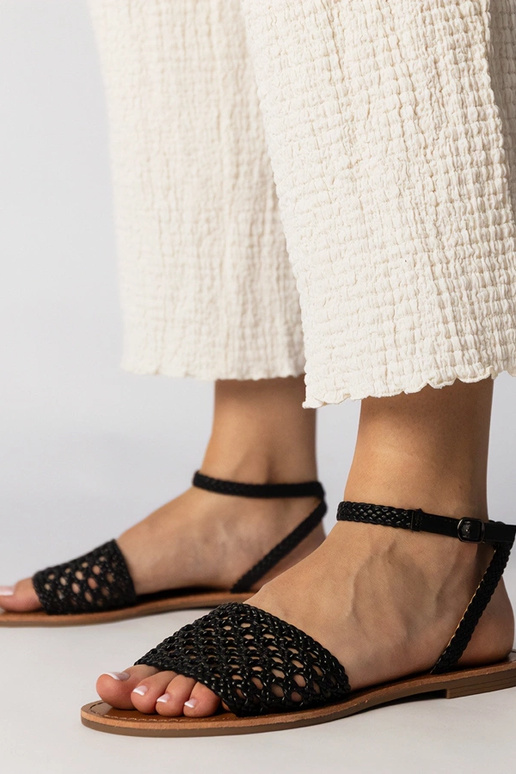 Sandálias pretas trançadas de sola...