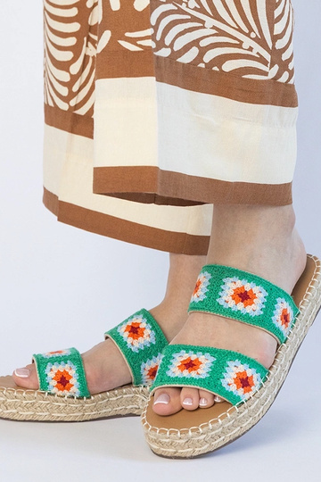 Chinelas tipo espadrilha verdes com bordado, "Lelis"