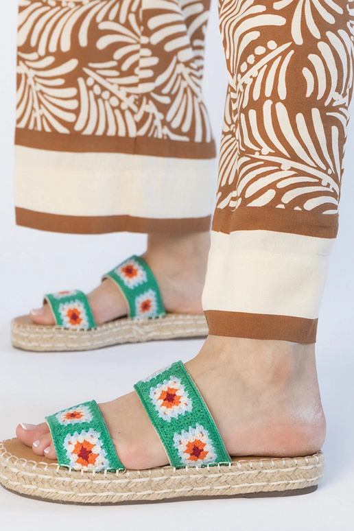 Chinelas tipo espadrilha verdes com...