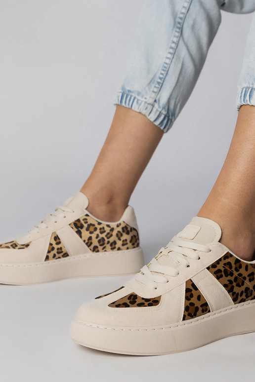 Tênis femininos cor areia com estampa...