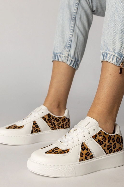 Tênis femininos brancos com estampa...