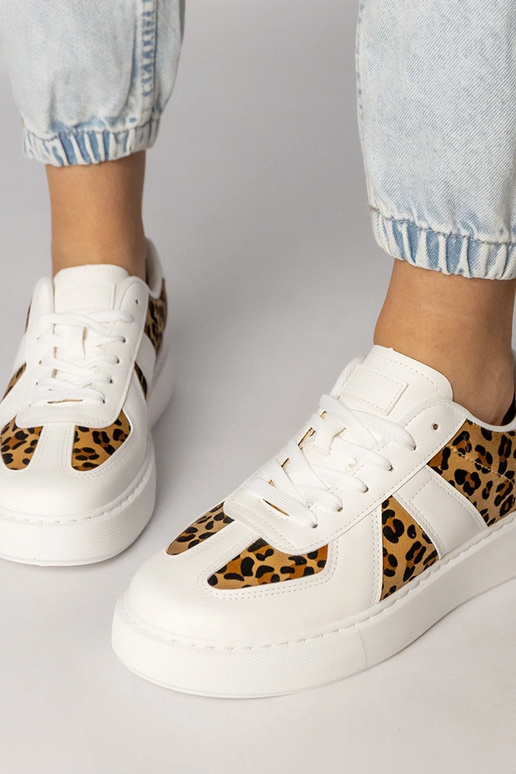 Tênis femininos brancos com estampa...