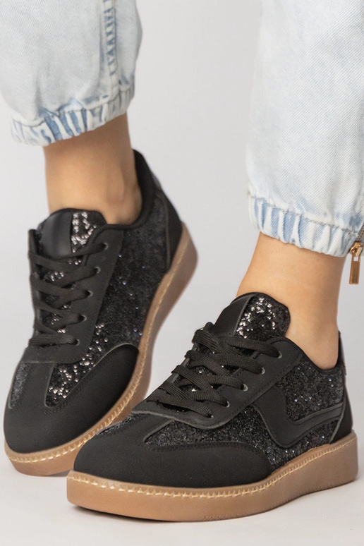 Tênis esportivos femininos pretos com...