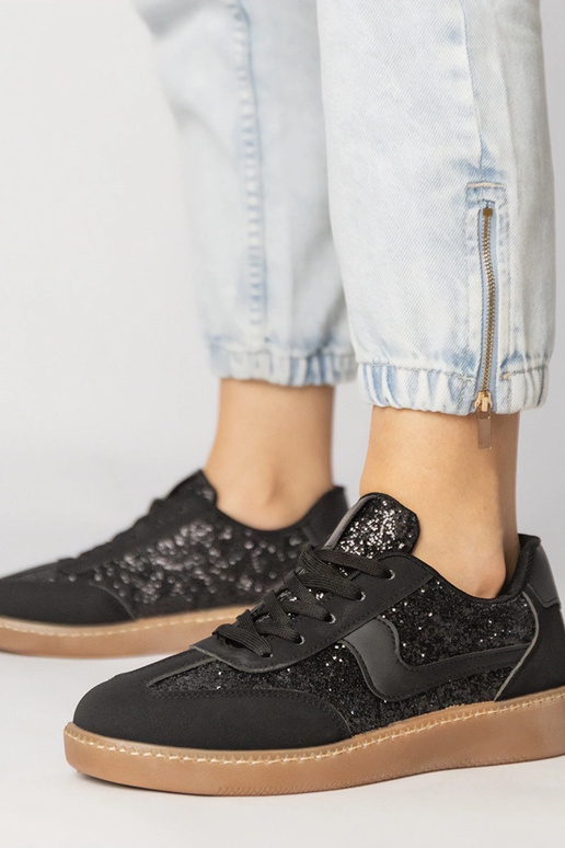 Tênis esportivos femininos pretos com...