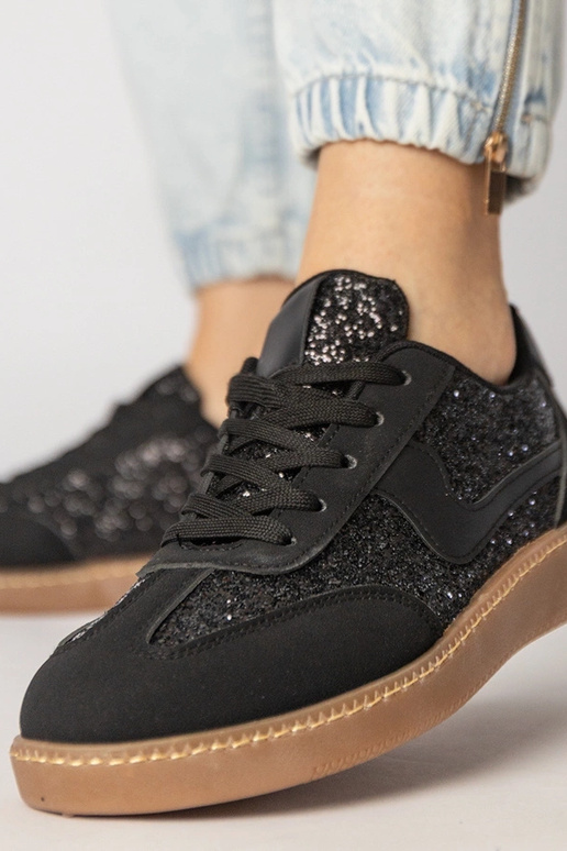 Tênis esportivos femininos pretos com...