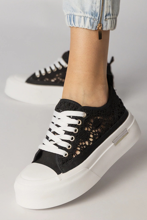 Tênis esportivos femininos pretos com...