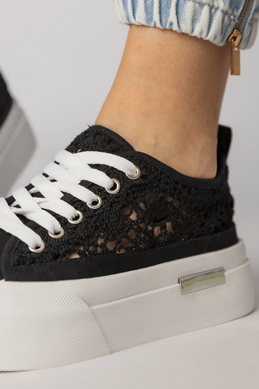 Tênis esportivos femininos pretos com...