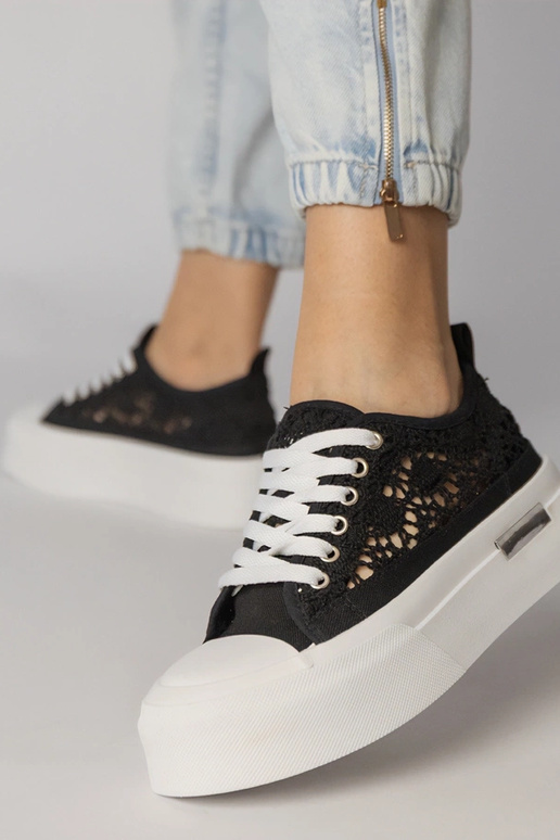 Tênis esportivos femininos pretos com...