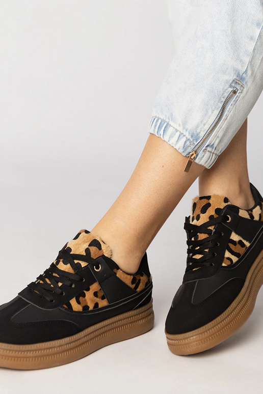 Tênis femininos de camurça com... Tênis femininos de camurça com...