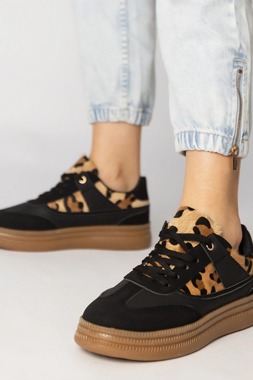 Tênis femininos de camurça com... Tênis femininos de camurça com...