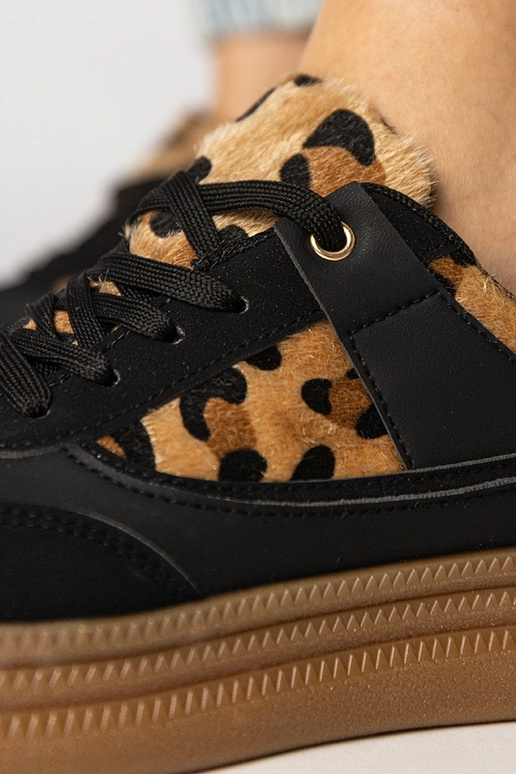 Tênis femininos de camurça com... Tênis femininos de camurça com...