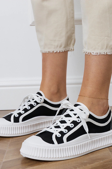Sapatos femininos pretos com plataforma, "Salis"
