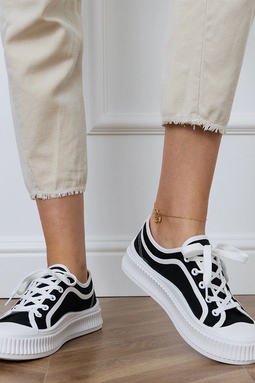 Sapatos femininos pretos com...