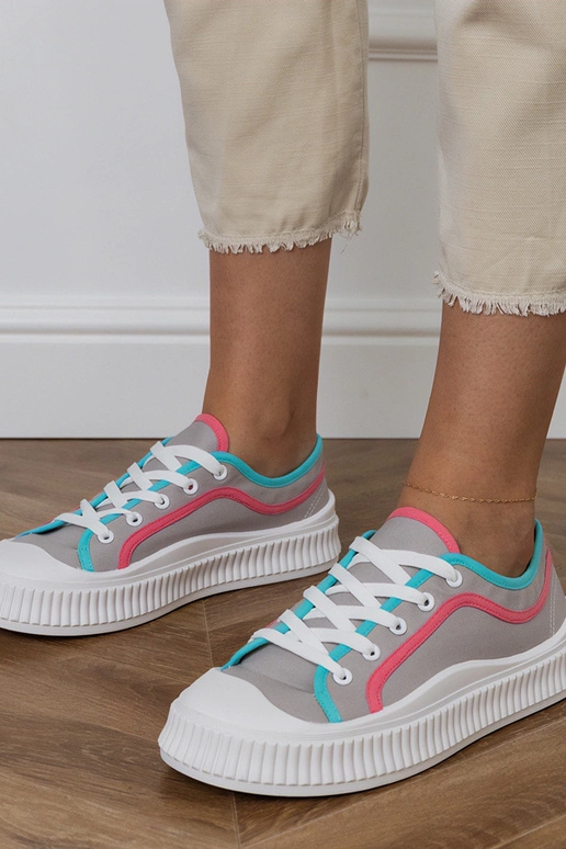 Sapatos femininos cinzas com...