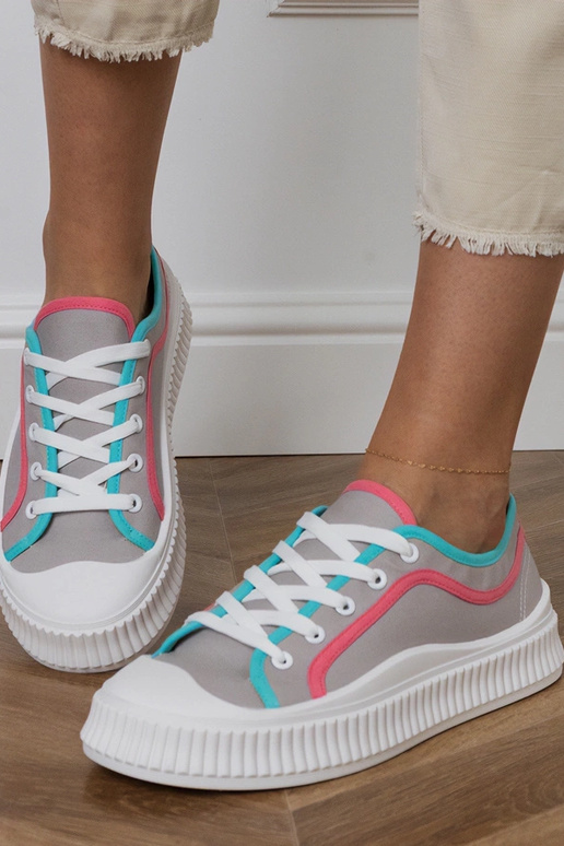 Sapatos femininos cinzas com...