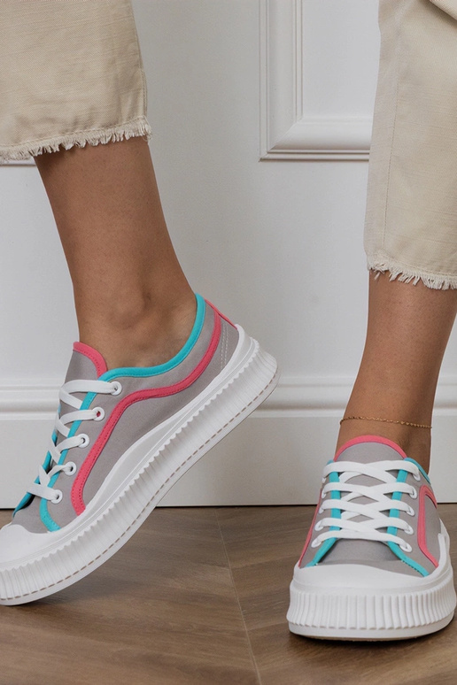 Sapatos femininos cinzas com...