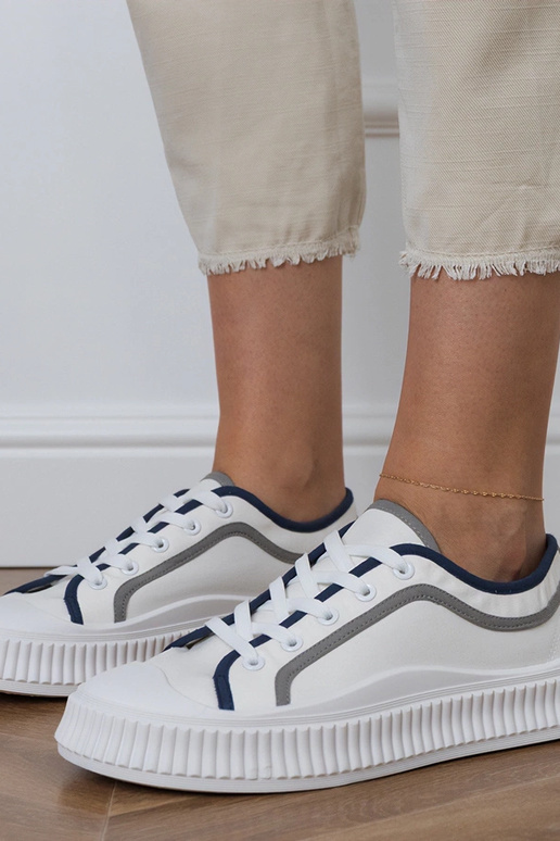 Sapatos femininos brancos com...