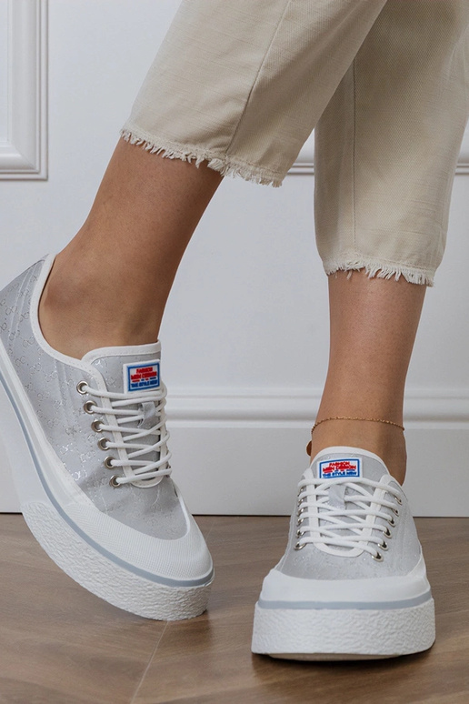 Sapatos femininos cinzas com...