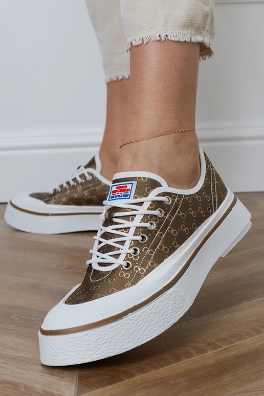 Sapatos femininos marrons com...