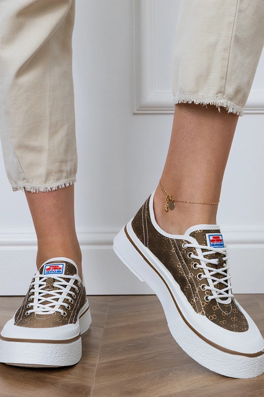 Sapatos femininos marrons com...