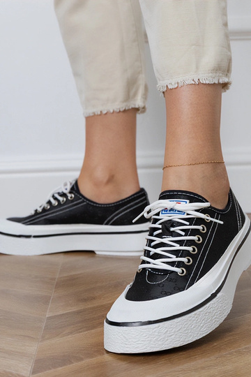 Sapatos femininos pretos com plataforma, "Greta"